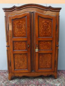 ARMADIO A DUE PORTE IN NOCE INTARSIATO EPOCA 700 PIEMONTESE